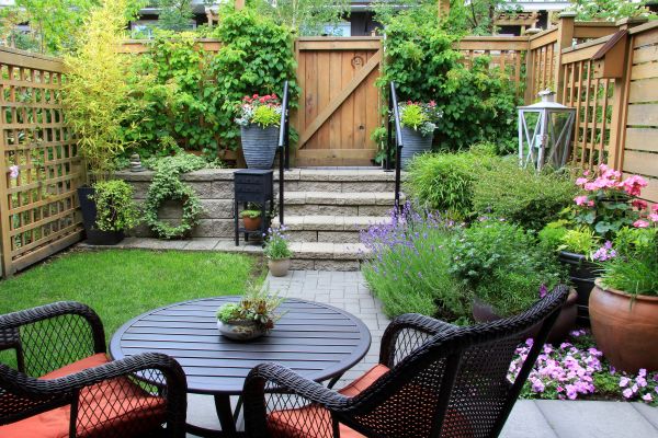 Small Yard Landscaping in Plant City