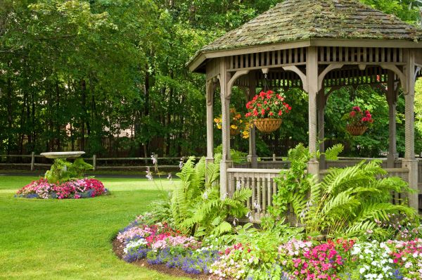Backyard Landscaping Service in Plant City